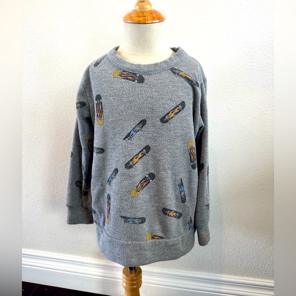 CHASER little boys crewneck skateboard sweatshirt size 4/5